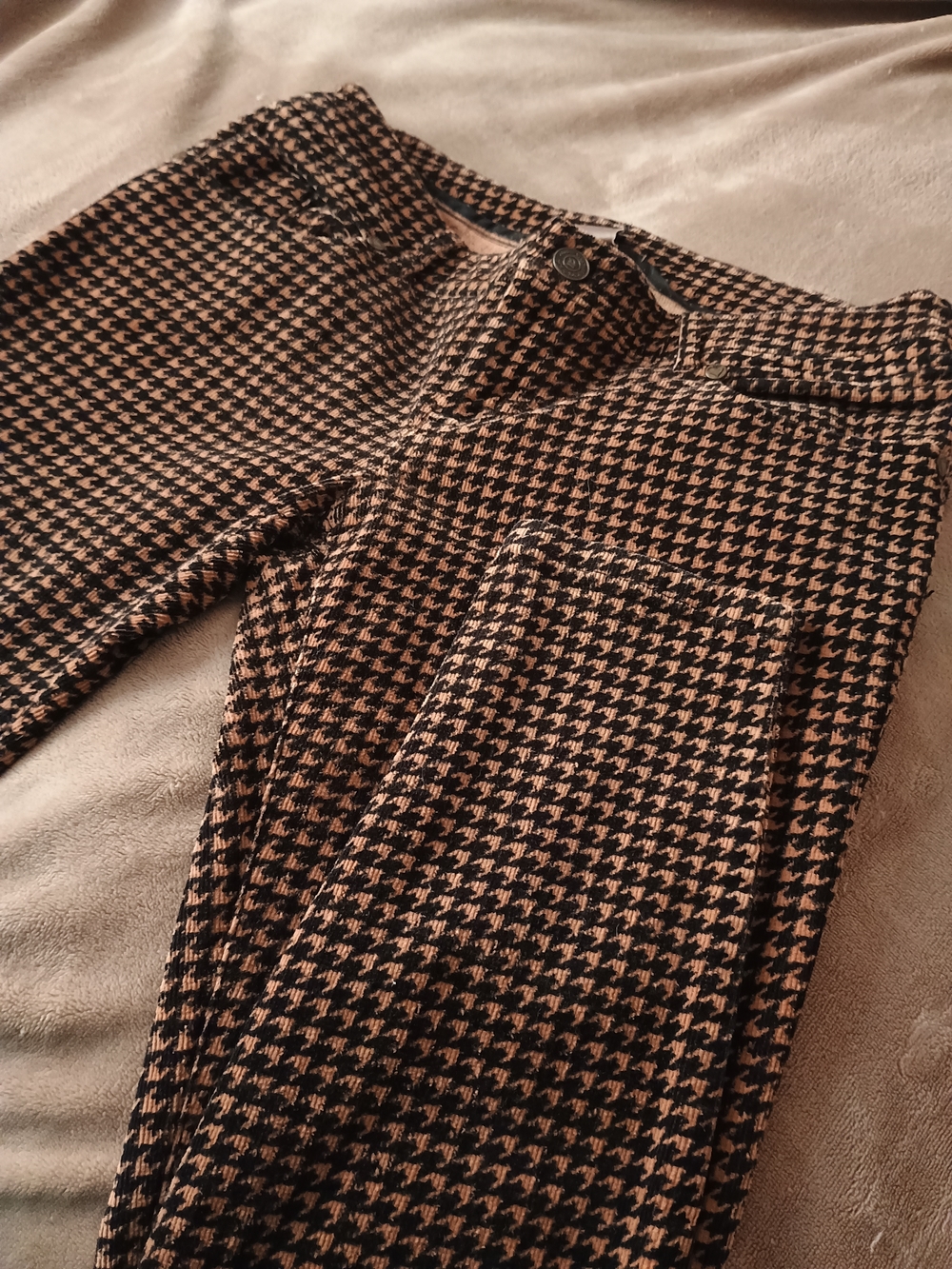 Vera Wang Black and Tan Houndstooth Skinny Pants